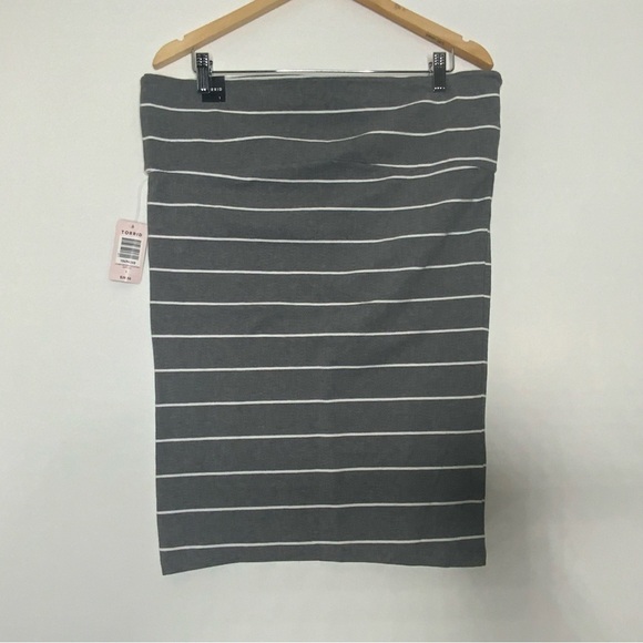 Torrid Striped Foldover Skirt. Gray and White. Size 1. (NWT). - Picture 1 of 5